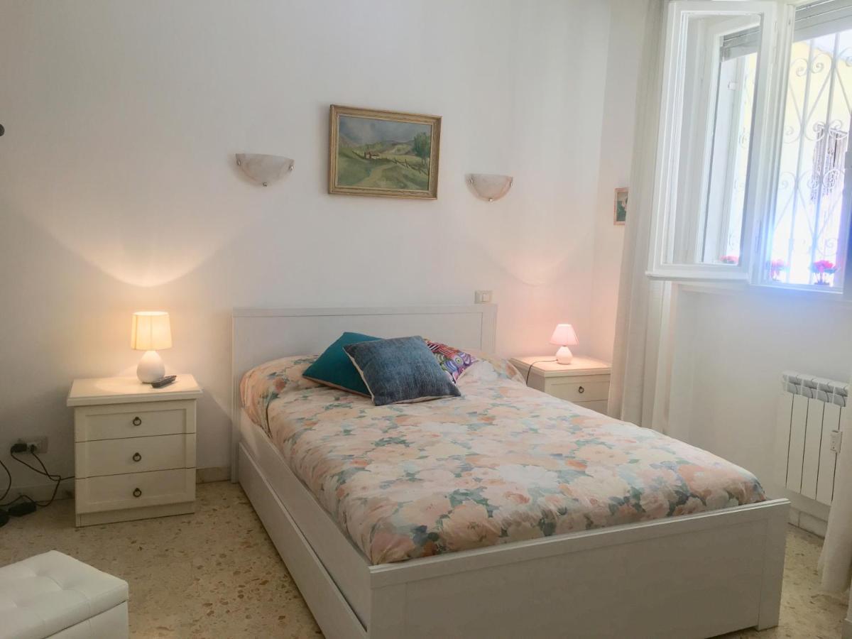 A Apartment Rom